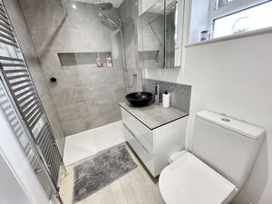 En suite shower room- click for photo gallery
